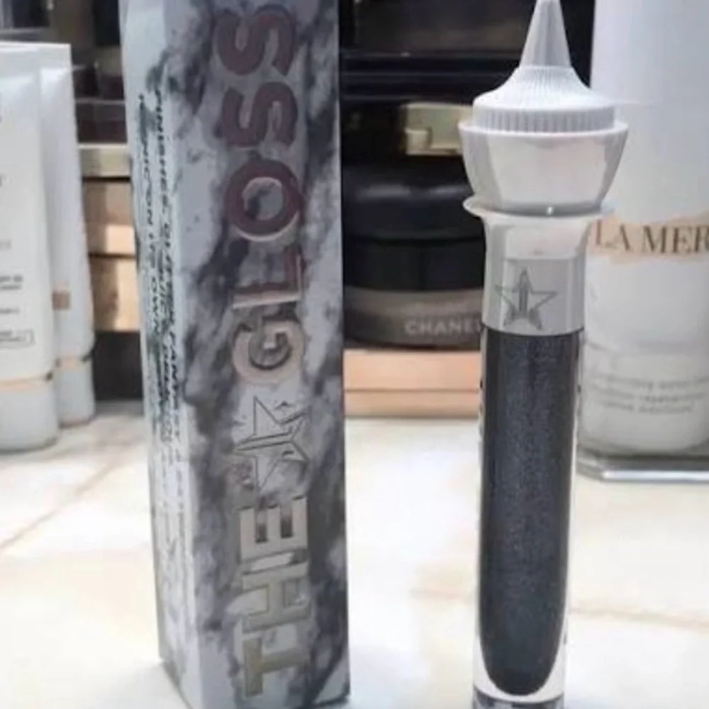 Jeffree SIX FEET UNDER Moisturizing Shimmer Lip Gloss